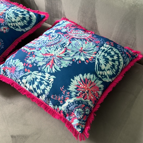 EUC Lilly Pulitzer gypsea girl pillows set of 2 - Picture 6 of 9